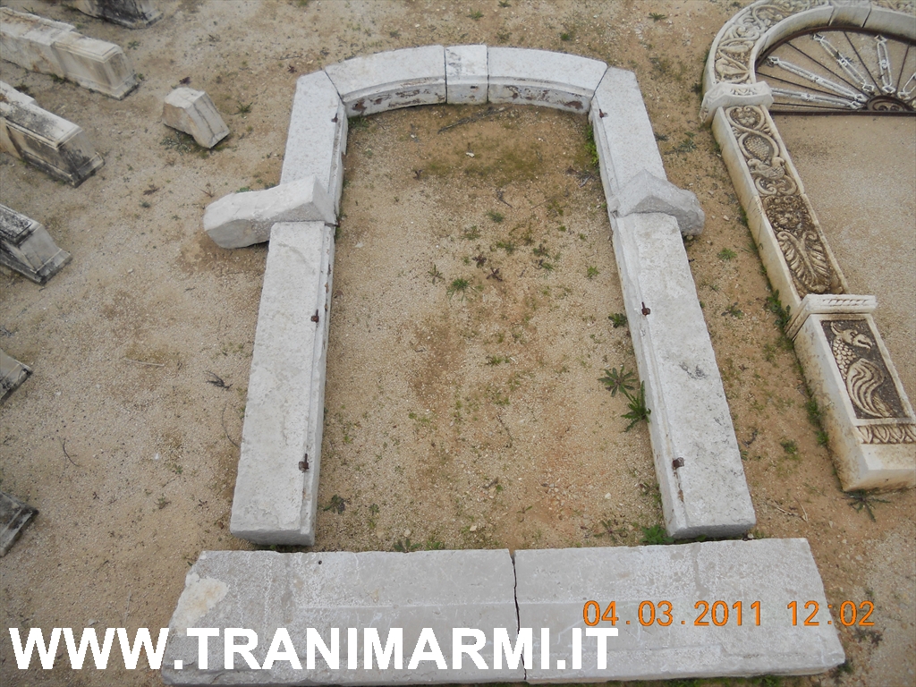 Camino in pietra di trani: pareti in pietra naturale e ...